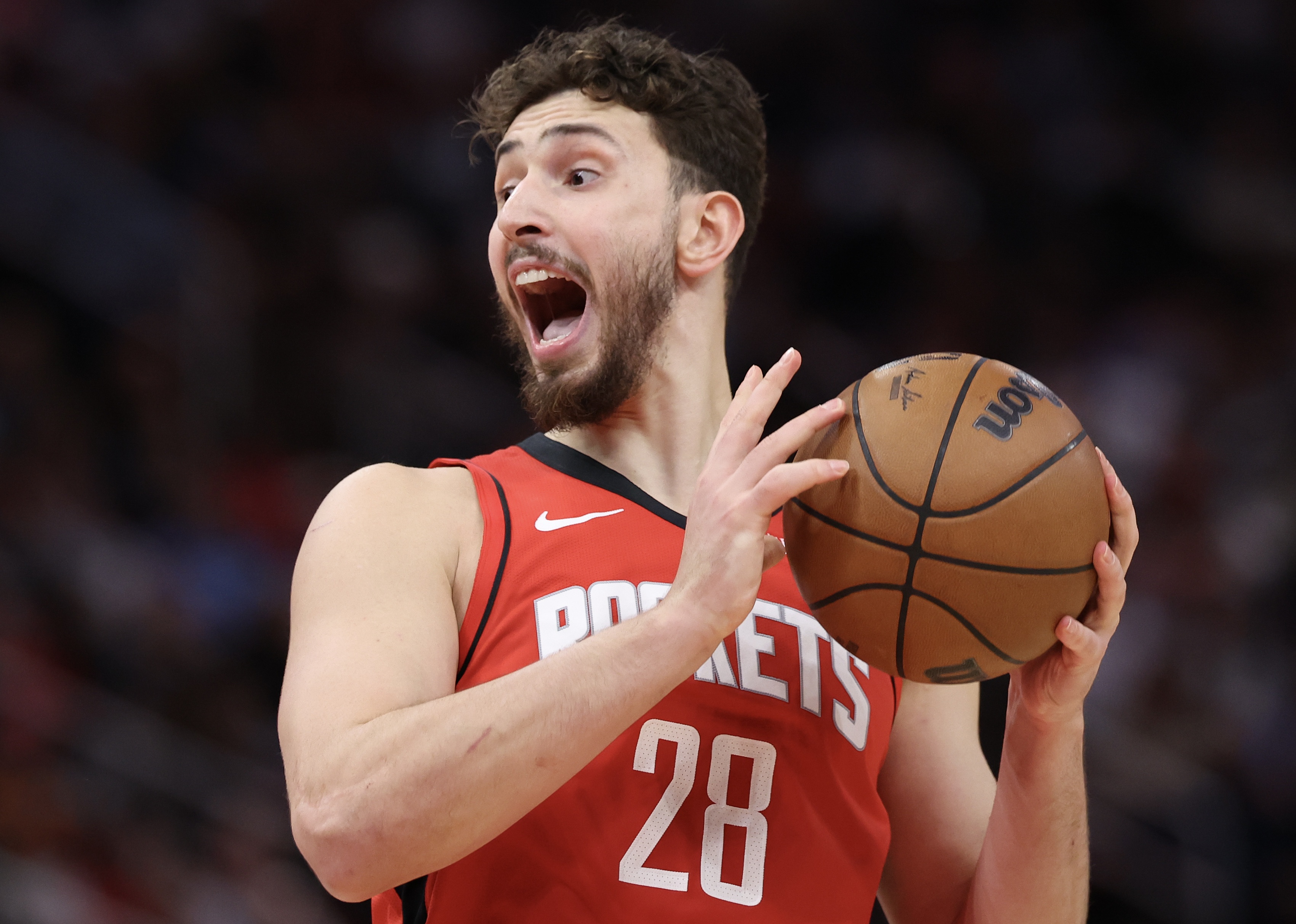 yunkai体育-组织中锋！赛季场均20分6助攻的中锋：张伯伦、约基奇、申京